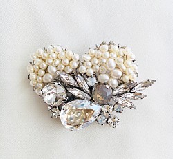 淡水パールとスワロフスキーのブローチ